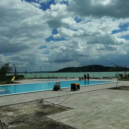 Carina On The Beach Apartman * 巴拉顿菲赖德